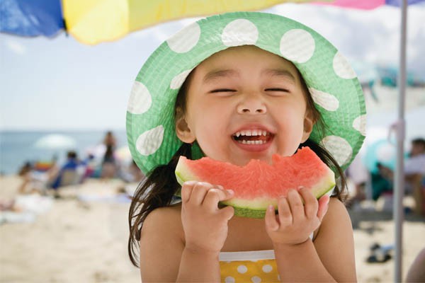 ăn nhiều hoa quả rau xanh canxi để răng chắc khỏe