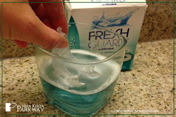 vệ_sinh_khay_niềng_invisalign