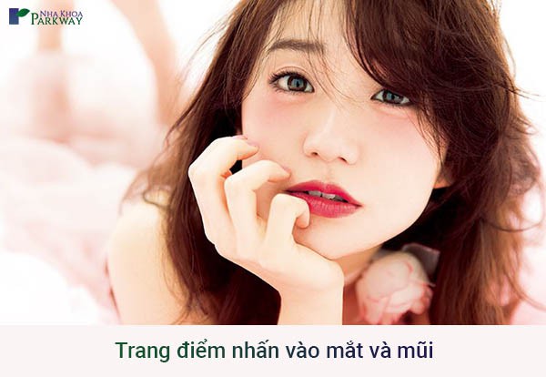 trang điểm cho răng hô