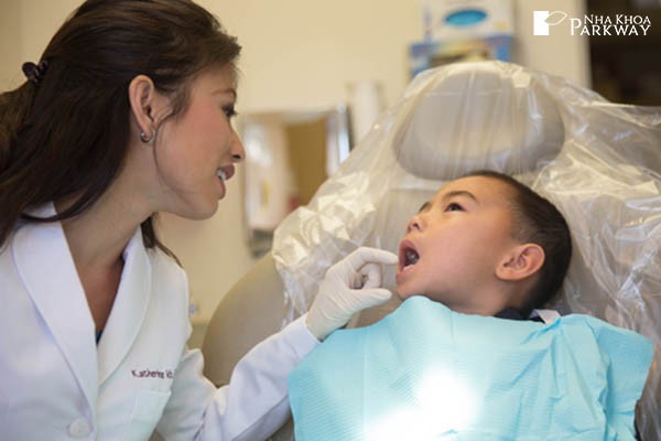 điều trị sâu và sún răng cho trẻ như thế nào