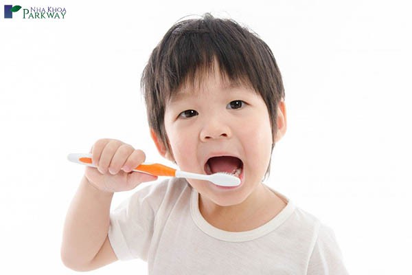cách chăm sóc sau khi nhổ răng cho trẻ