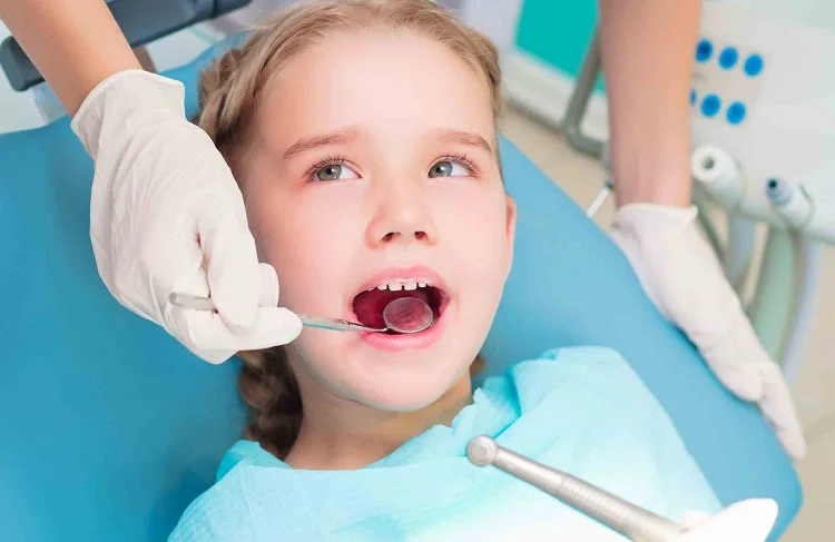 Trẻ em có thay răng hàm không?