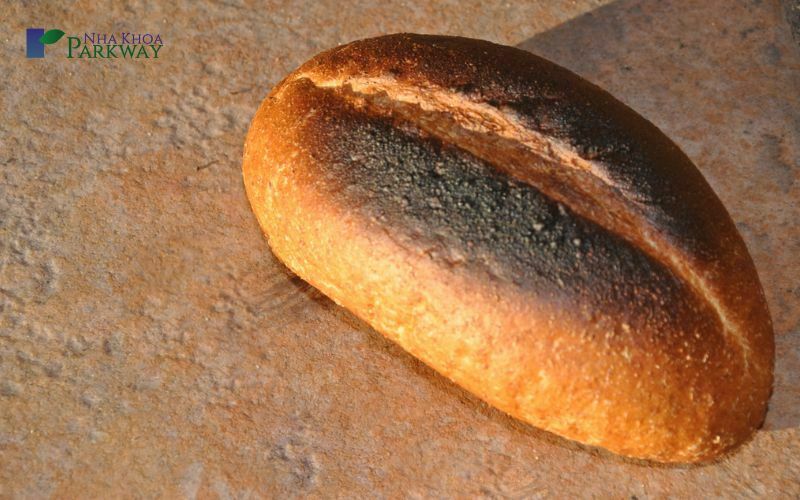 Nướng bánh mì đến cháy đen