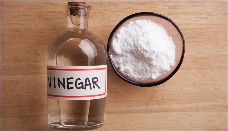 Tẩy trắng răng bằng baking soda và giấm