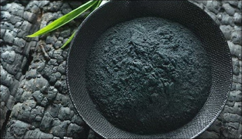 Hỗn hợp than hoạt tính giúp làm trắng răng