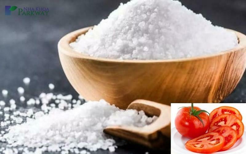 phương pháp tẩy trắng hàm răng bằng cà chua và muối