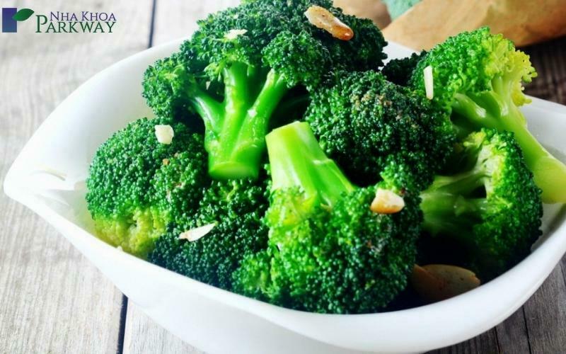 Sử dụng thực phẩm như bông cải xanh cho trẻ