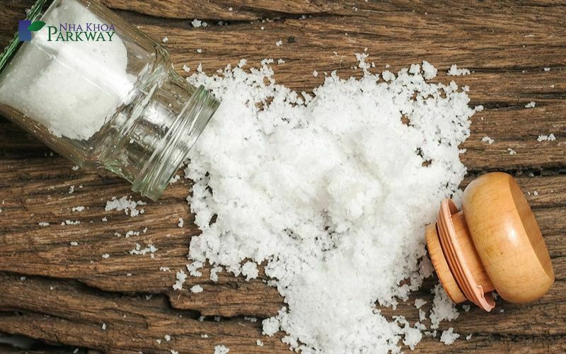 Sử dụng muối ăn giúp khắc phục mỏ chề
