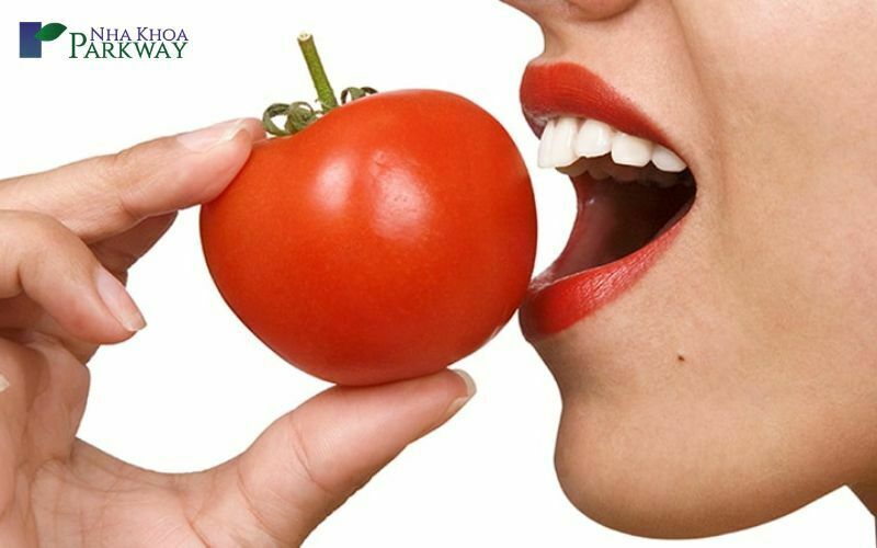 Cách tẩy trắng răng bằng cà chua tại nhà