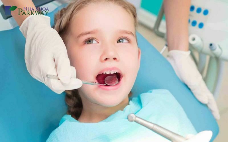 Trẻ 7 tuổi bị sâu răng hàm phải làm sao để hết triệt để
