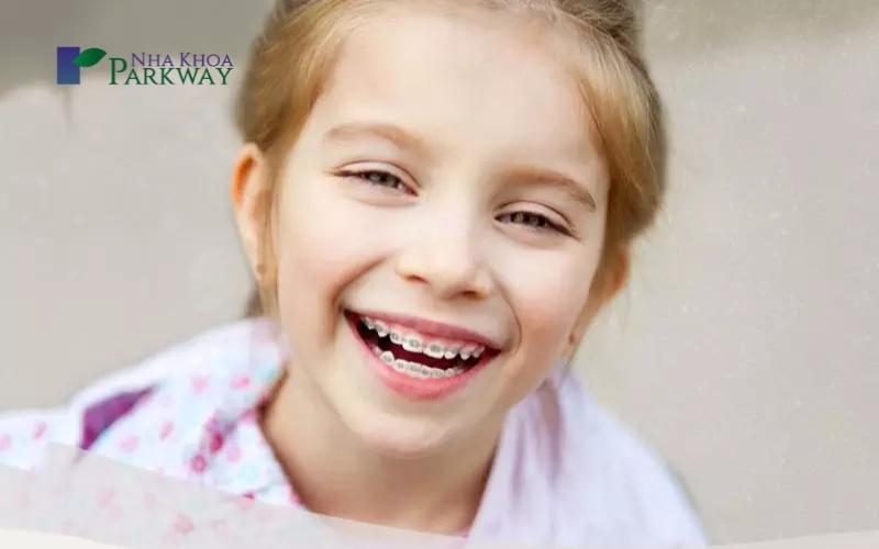 Tình trạng răng sữa của trẻ bị sâu không rụng phải làm sao?