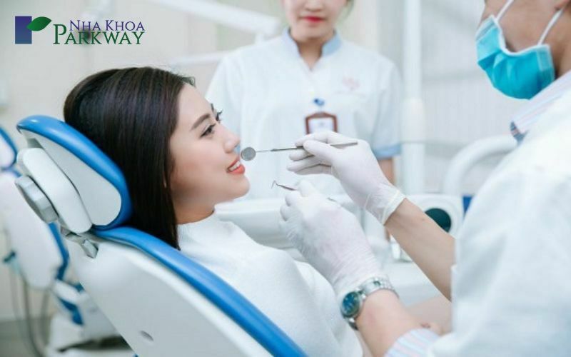 Bạn nên thăm khám nha sĩ để khắc phục tổn thương do gãy răng gây nên