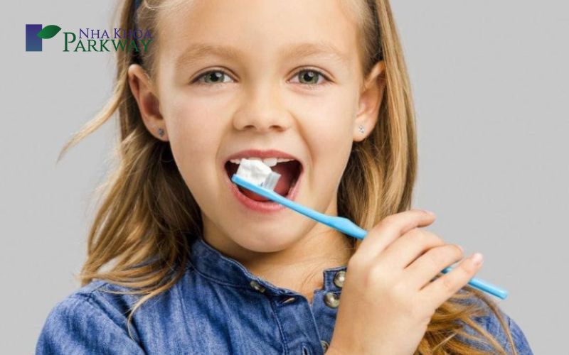 Nguyên nhân trẻ em thường bị sún răng cửa