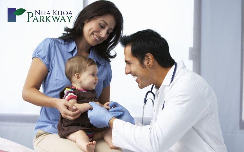 Một vài điều nên làm khi trẻ mọc răng hàm không chịu ăn