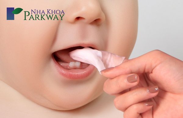 Làm gì để giảm đau cho bé khi sưng lợi mọc răng hàm