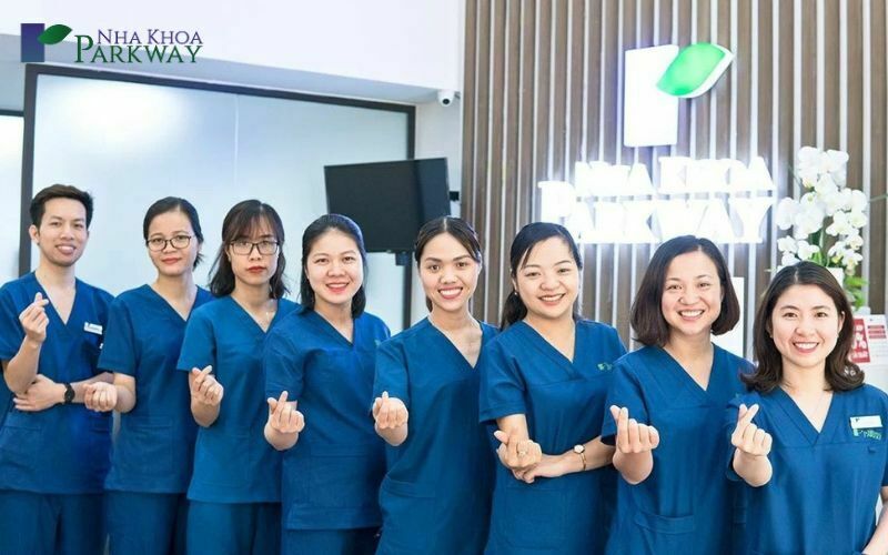 Bác sĩ là một trong những yếu tố khác biệt giữa trồng răng giả giá rẻ và cơ sở nha khoa uy tín