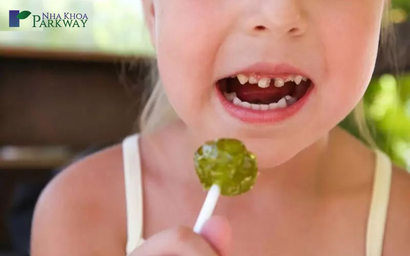 Ăn kẹo sâu răng có đúng không? Bác sĩ giải đáp