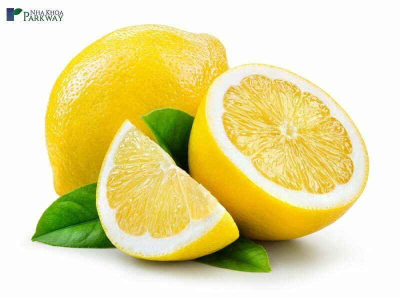 chanh có chứa acid citric giúp giảm đen răng hiệu quả
