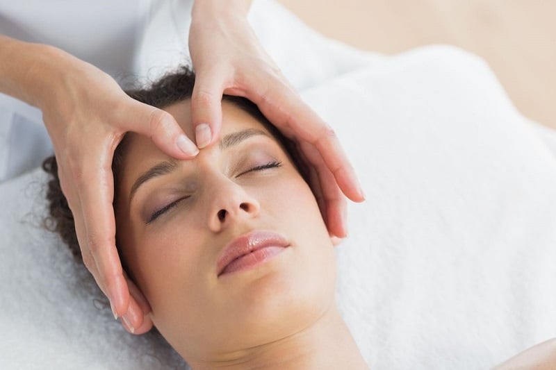 Massage bấm huyệt giúp bạn có một cơ thể thư thái và thoát được các chất độc hại