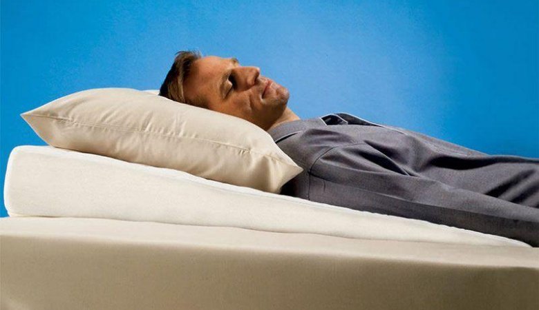 kê cao đầu khi ngủ