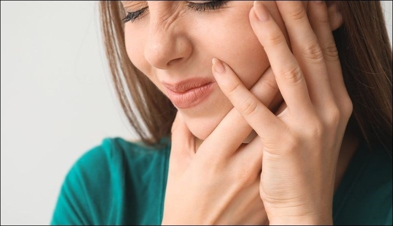 Mắc hội chứng miệng bỏng rát gây đắng miệng