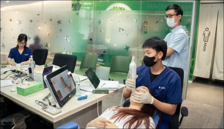 Thăm khám tại nha khoa Parkway