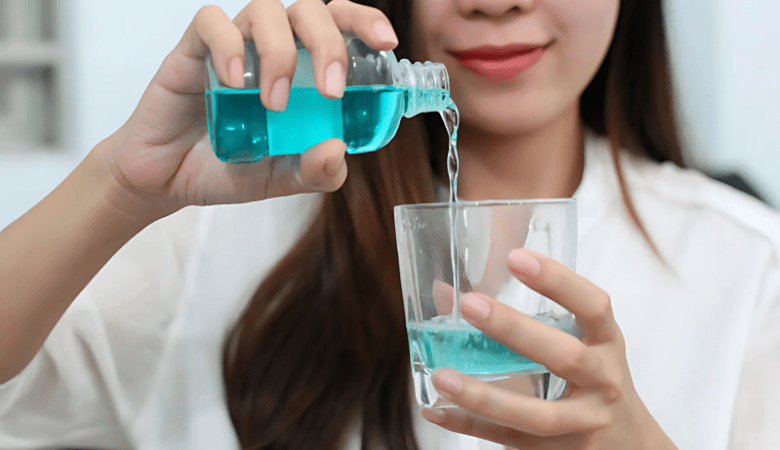 Sử dụng nước súc miệng