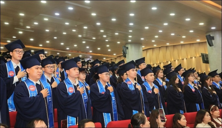 Bác sĩ Invisalign phải tốt nghiệp bác sĩ răng hàm mặt