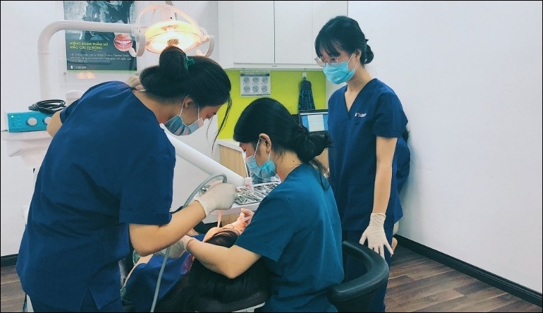 Bác sĩ Invisalign Red Diamond có kinh nghiệm thực hiện lâm sàn phong phú