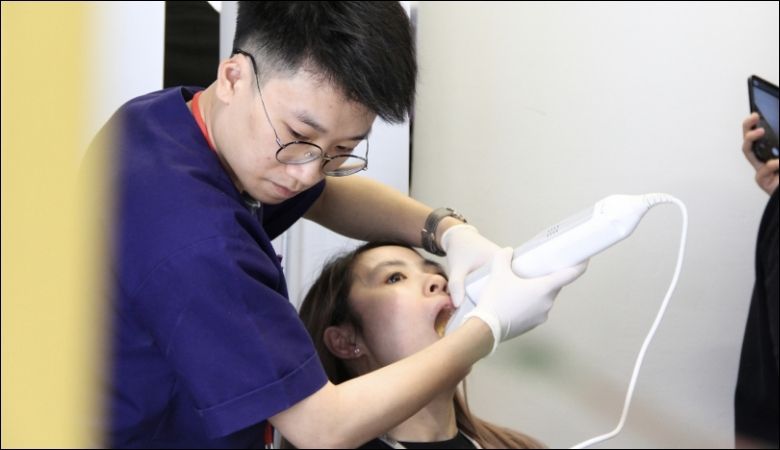 Thăm khám nha khoa định kỳ trong thời gian đeo máng chống nghiến răng